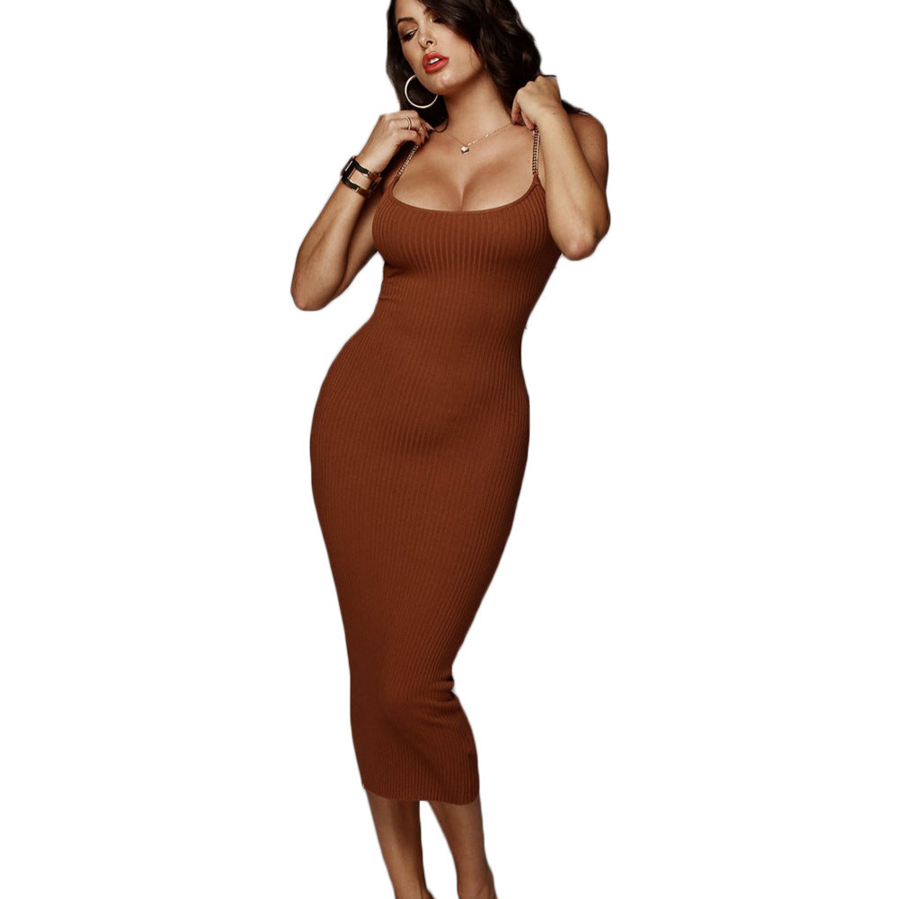 Dress with metal chain and u-neck