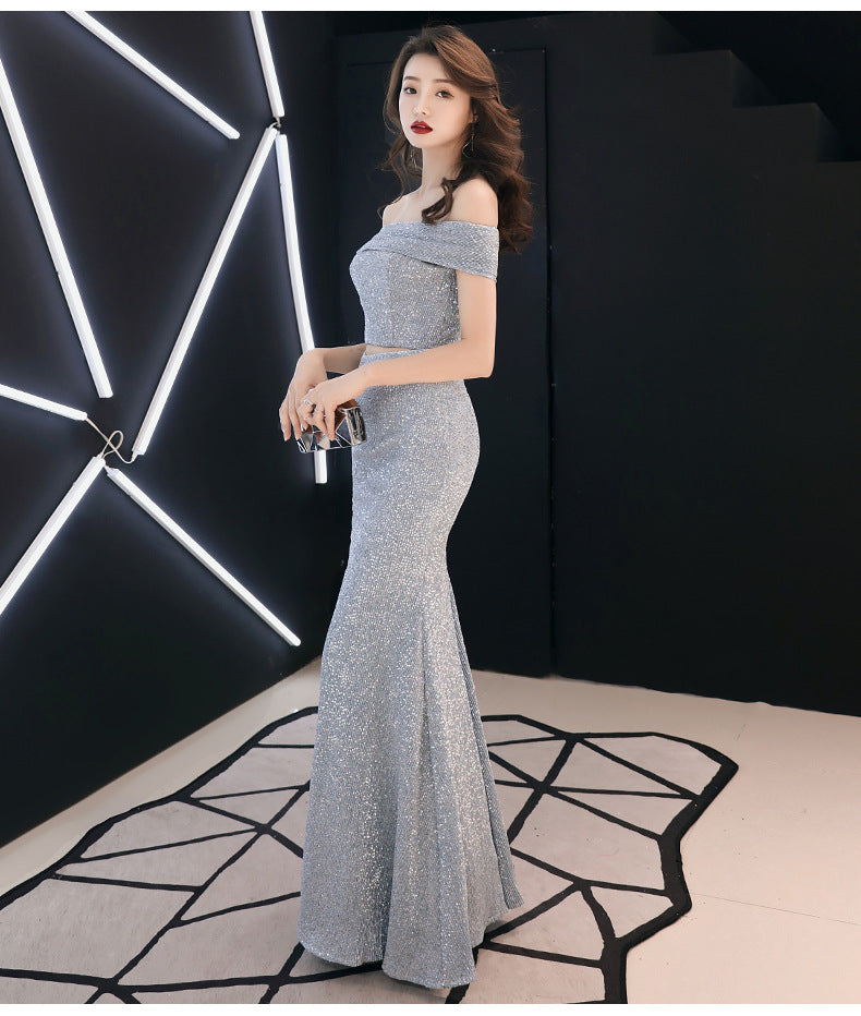 Skirt with slit hips