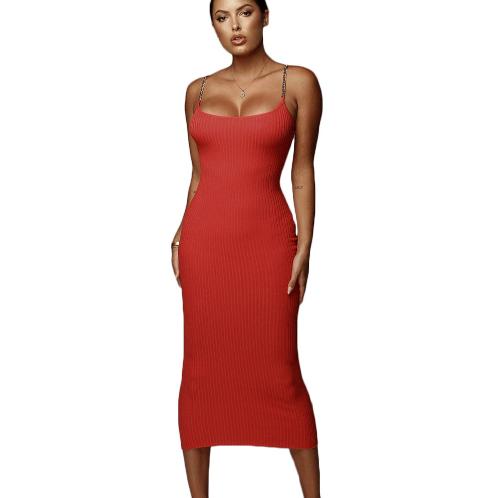 Dress with metal chain and u-neck