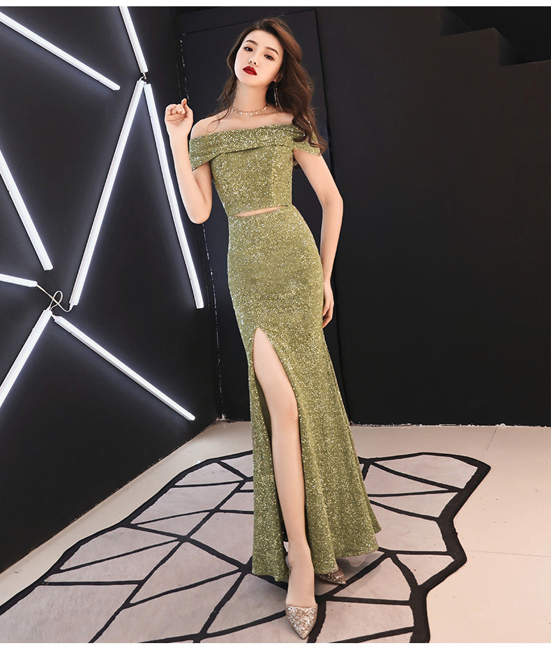 Skirt with slit hips