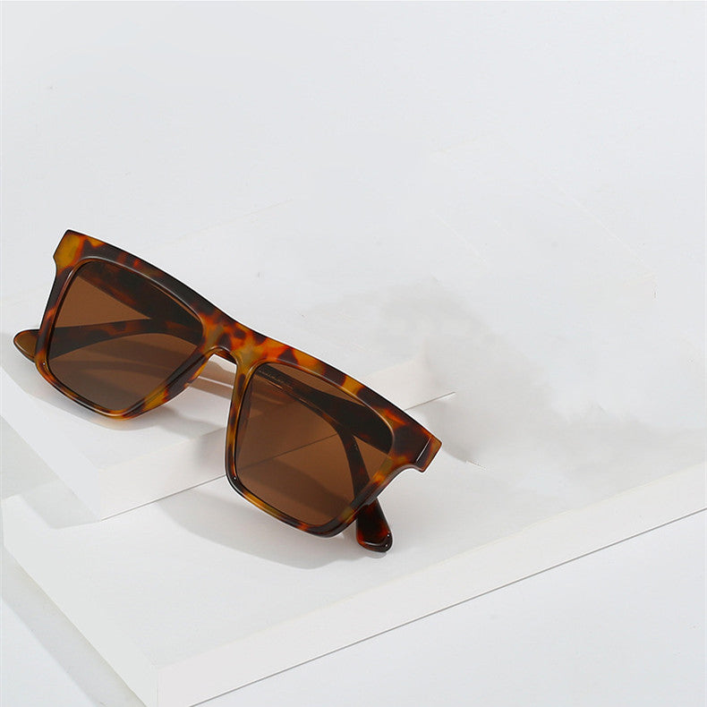 European And American Fashion Striped Leopard Frame Sunglasses